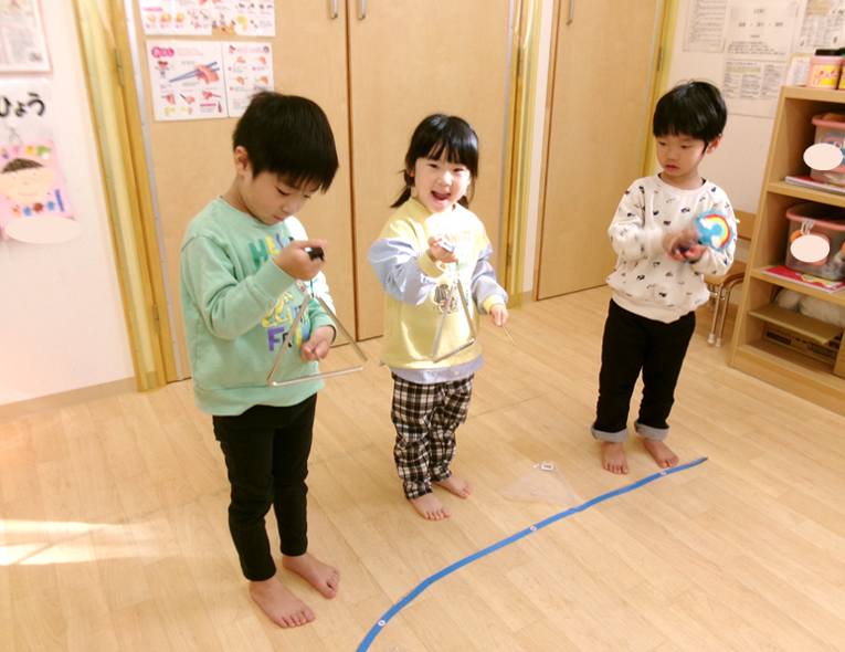 好きな楽器を選び、ブレーメンの曲に合わせて楽器遊びをしました＾＾♪