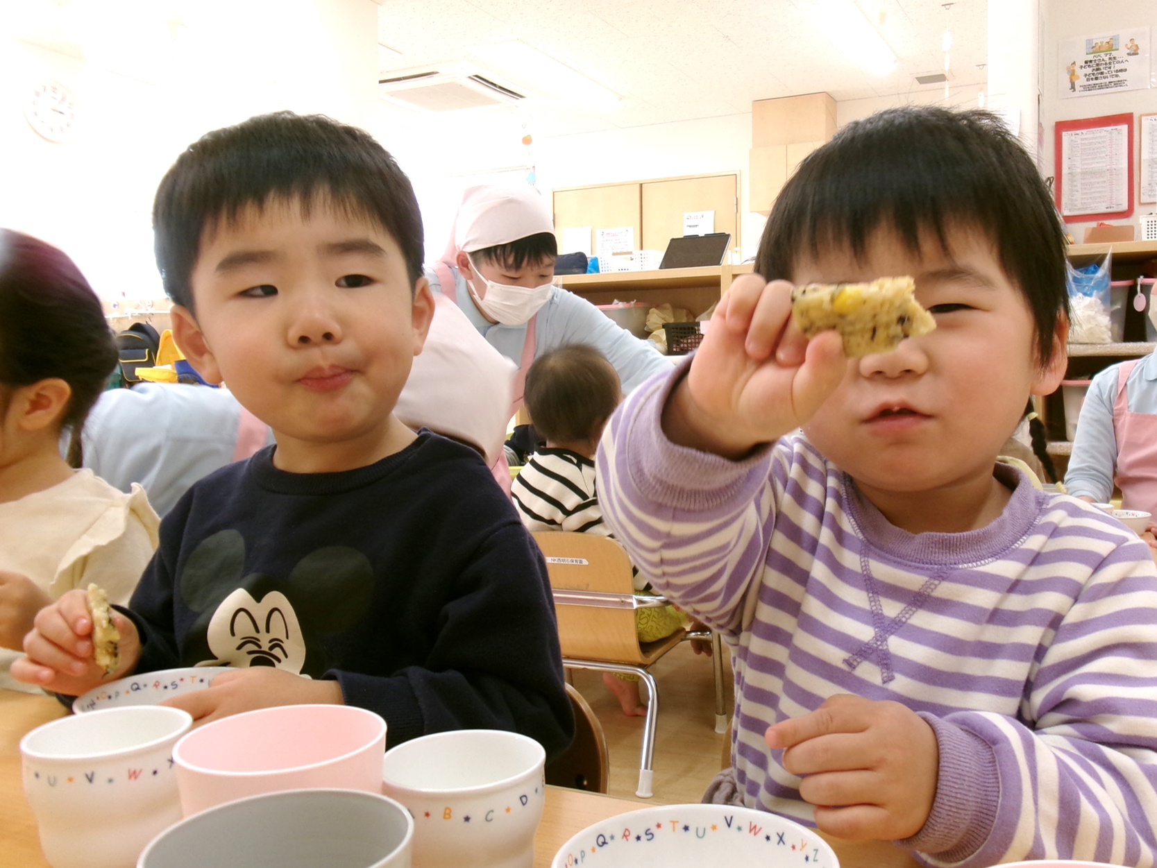 おやつは、『豆腐のお焼き』！もちもちで美味しいよ！！