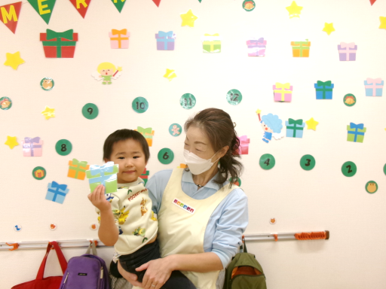 毎朝アドベンドカレンダーをめくるのを、みんな楽しみにしています♪