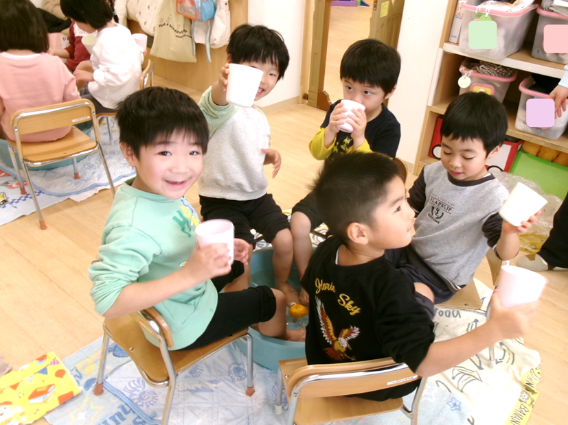 ぼくたちも、かんぱ～い(｡•ω- ｡) ⌒♡