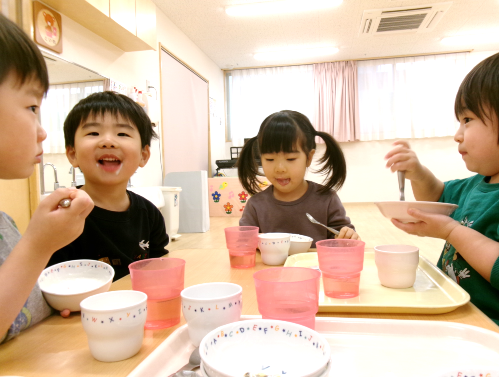 今日のおやつは、焼きりんごとヨーグルトでした！美味しかったね(^_-)-☆