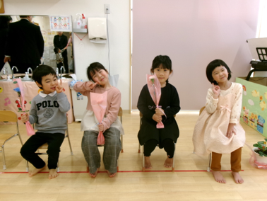 お花と一緒に、かわいいポーズを見せてくれました。