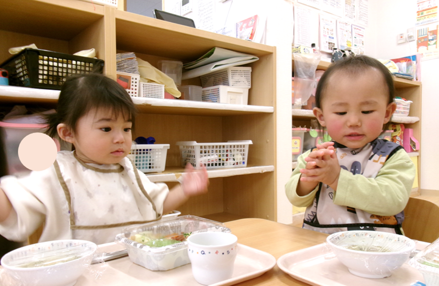 ひよこ組さんも、いただきま～す(﹡ˆ﹀ˆ﹡)