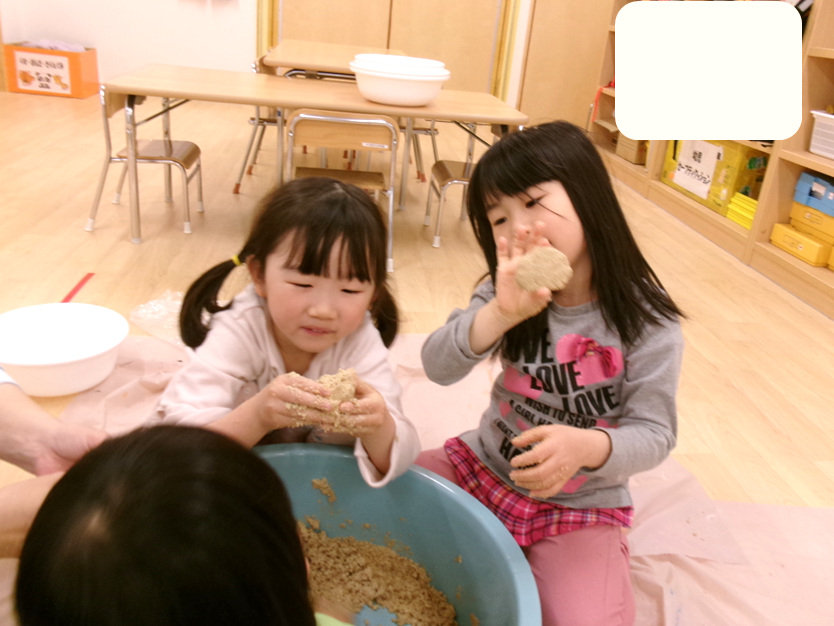 おにぎりできたよ(*^o^*)おててもすべすべになったみたい♪