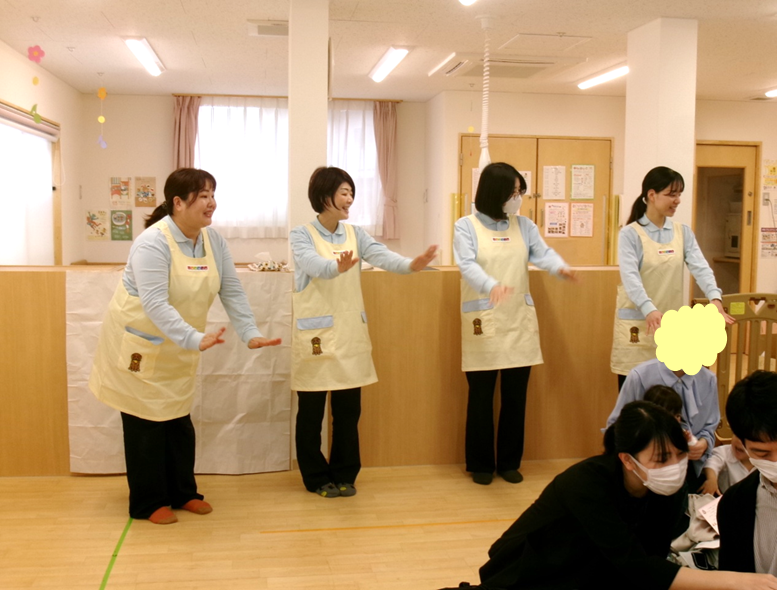 うた『ちゅうりっぷ』と、てあそび『てをたたきましょう』をみんなで楽しみました☆彡