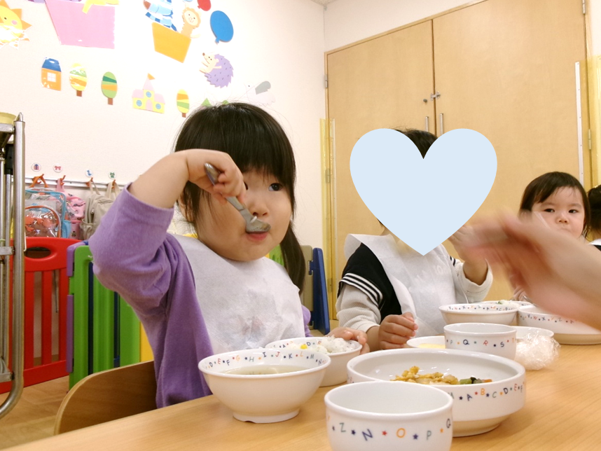 今日もお散歩に行って、おなかぺこぺこ！！