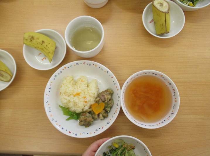 昼食は、チューリップの形のご飯でした(ू•ᴗ•ू❁)♪