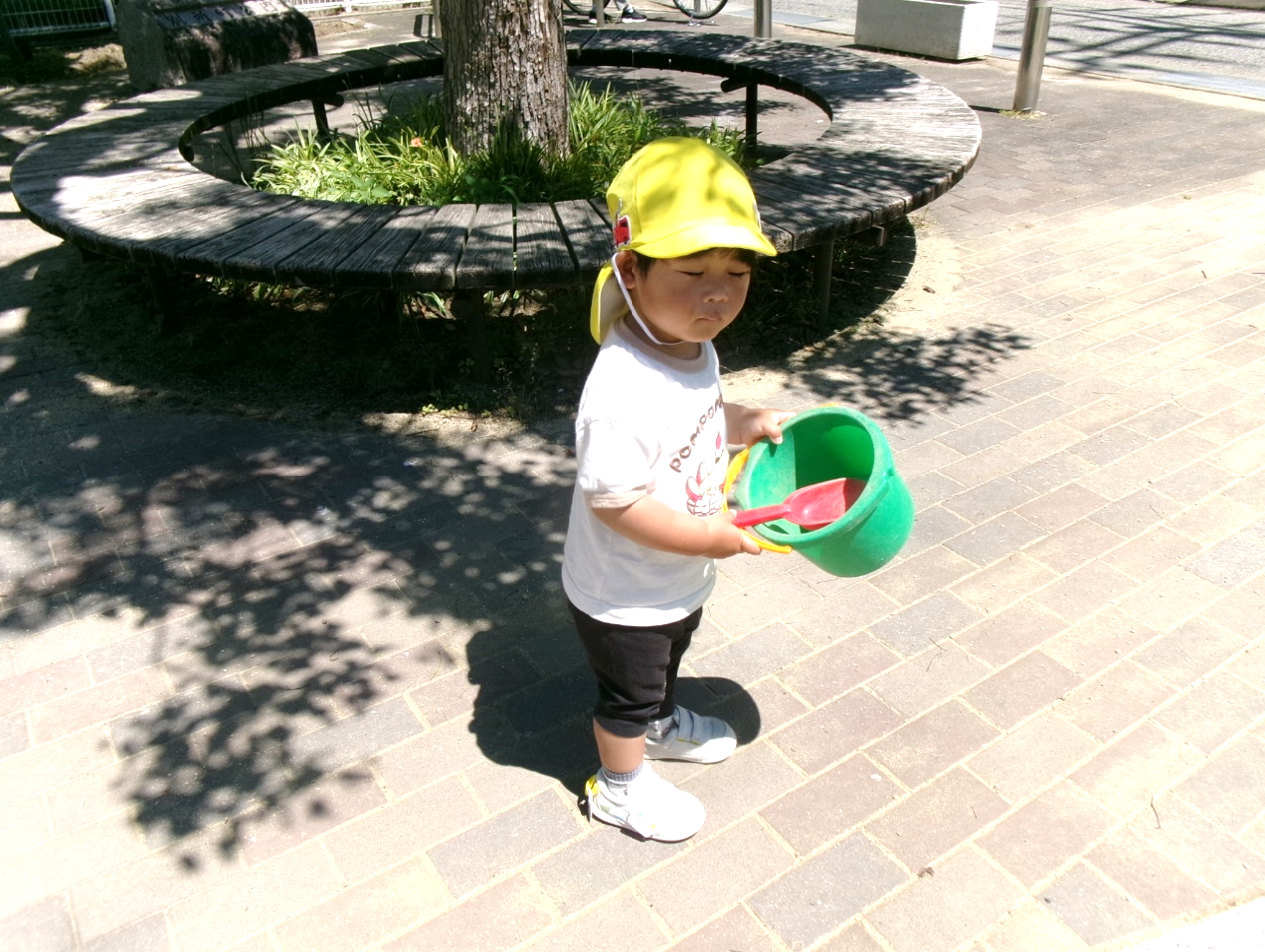 公園に着くと、迷うことなく砂場に向かっていました(﹡ˆ﹀ˆ﹡)