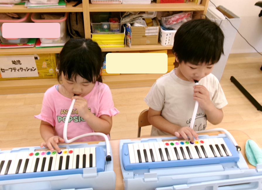 ピアニカ好き?と聞くと、好き!吹くのが楽しい!と教えてくれました♪