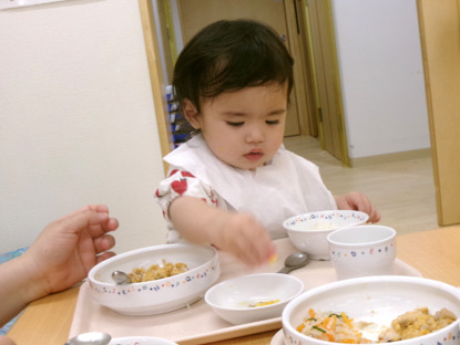 一口ずつゆっくり食べています(^^♪