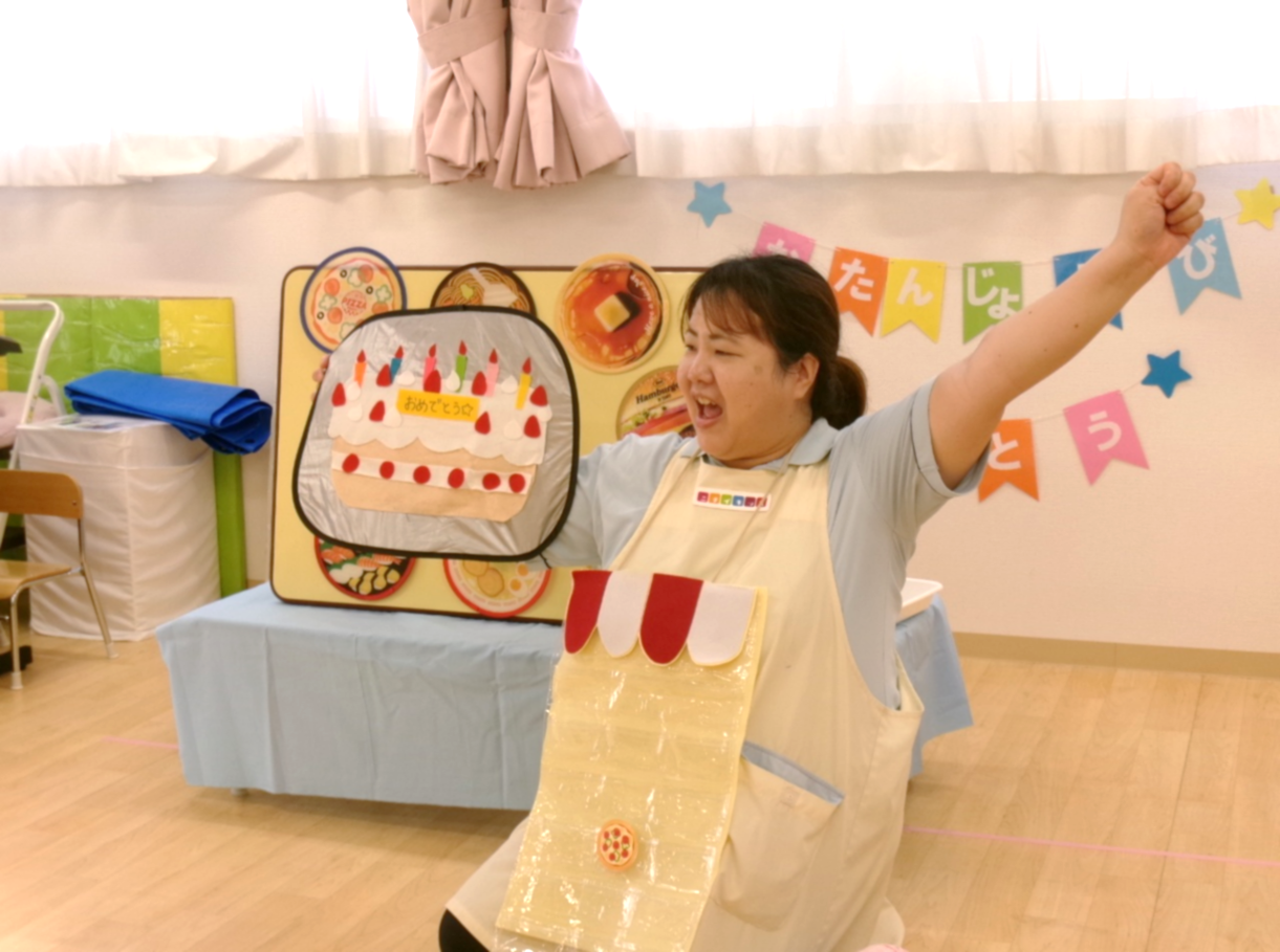 パーティーの最後には、大きなお誕生日ケーキが登場しました(*≧ω≦)ｂ