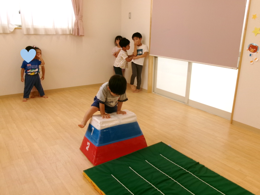 跳び箱にも挑戦o(`・ω・´)o意欲いっぱいの子どもたちです♪