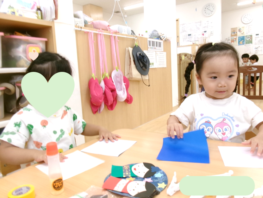 うさぎ組さんも製作中♪折り紙を折ったり、のりで貼り付けたりして、織姫と彦星を作ることができました(・ω<)☆