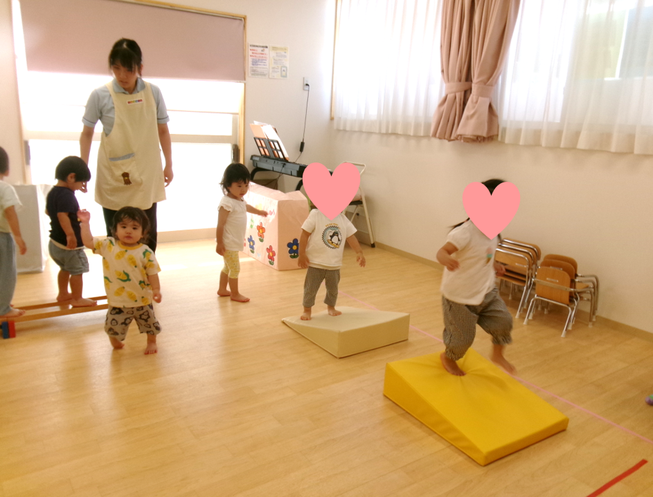 お部屋でサーキット遊び☆彡坂道のマットも、へっちゃら!!