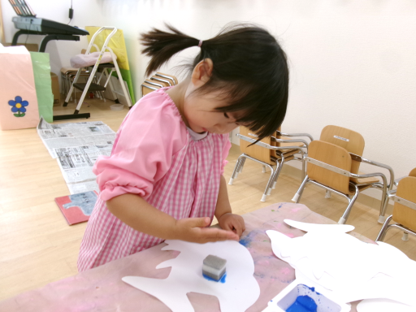 好きな色を選んで、ペタペタ!!ヽ(*^ω^*)ノ