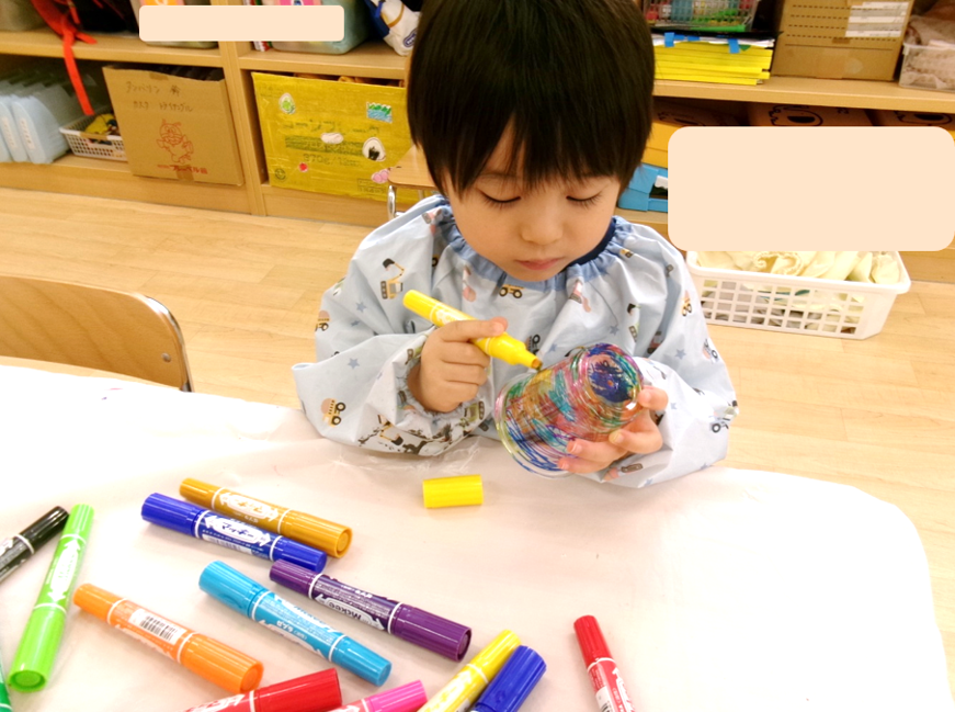好きな色を選んで、自由におえかき！！