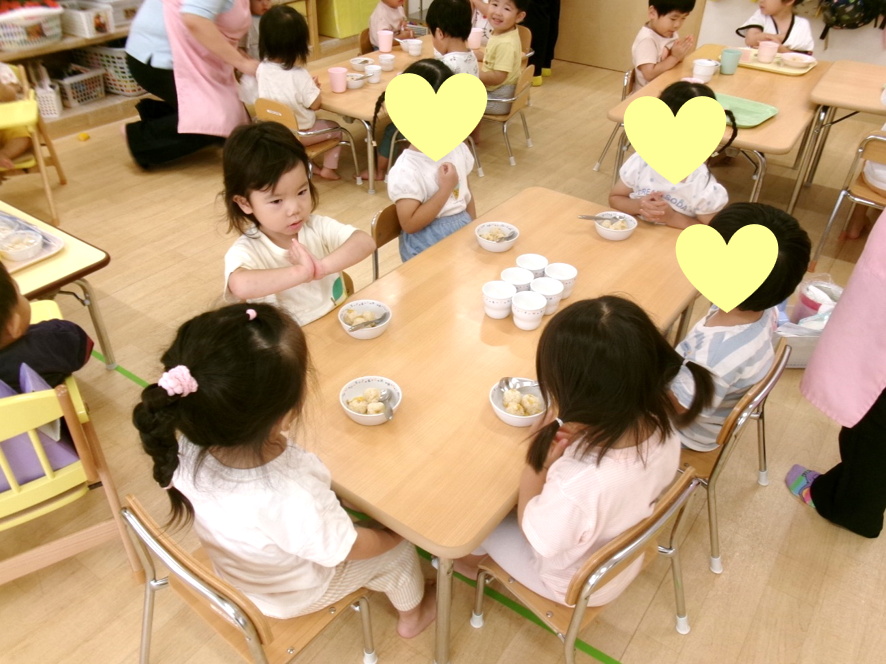お昼寝の後は、おやつの時間(*◔‿◔*)いただきまーす♪