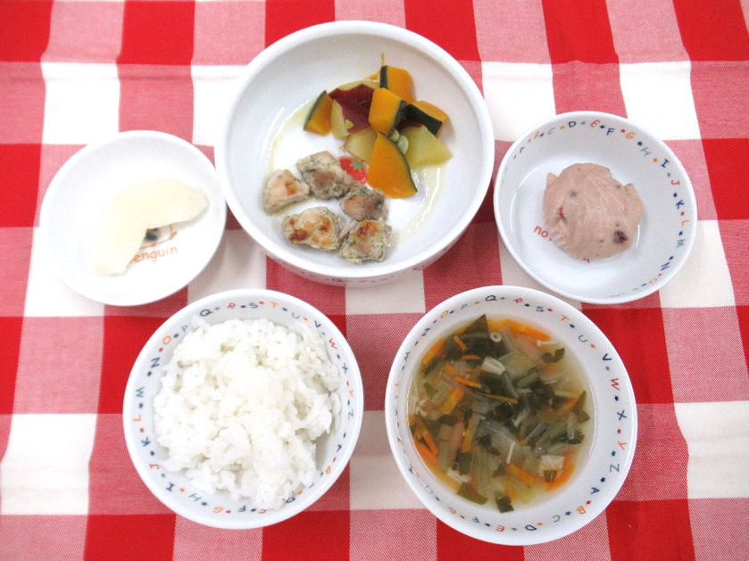 さつまいも・かぼちゃ・梨と、秋を感じられる食材をふんだんに取り入れた献立でした☆彡