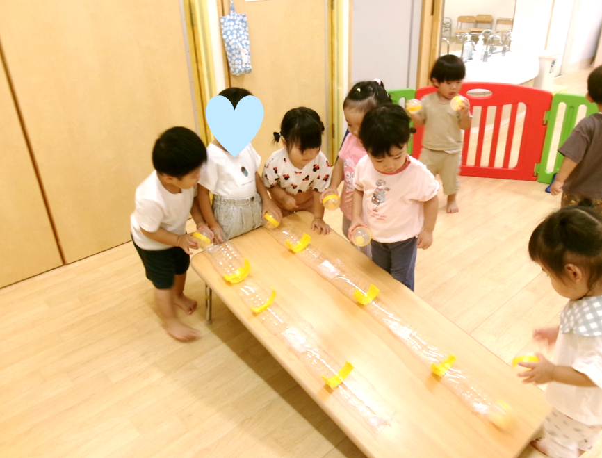 カプセルの行方を一生懸命追いかけています(*≧ω≦)b