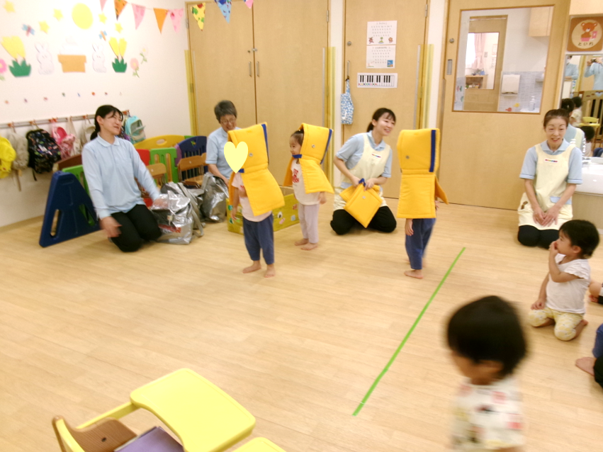 防災頭巾のかぶり方の確認や、防災リュックの中身の紹介も行いました☆彡
