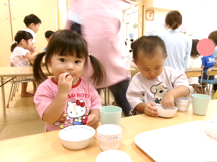 お月様に見立てた輪切りのサツマイモも、ぺろり( ˶ˆ⤙ˆ˵ )
