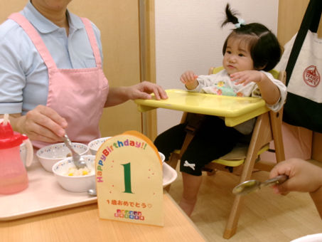 1歳おめでとう♡たくさん食べて大きくなってね( ˶ˆ⤙ˆ˵ )