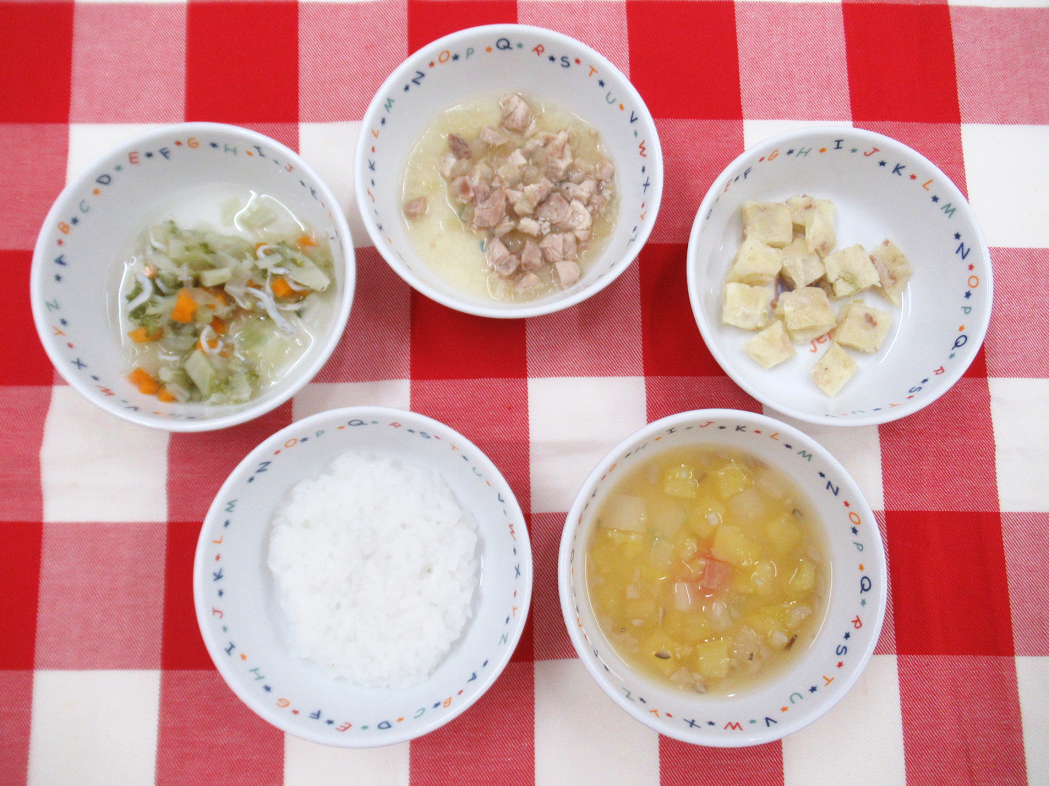 ☆離乳食はこちら☆5倍粥、鶏肉と玉ねぎの煮物、キャベツのしらす煮、さつまいものおみそ汁　　お好み焼き（おやつ）