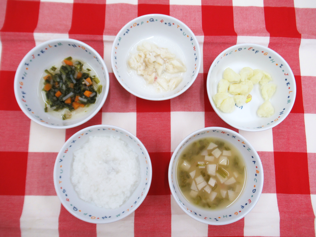 離乳食はこちら♪5倍粥、かれいの煮つけ、ほうれんそうの煮物、さといものおみそ汁 じゃがいももち(おやつ)
