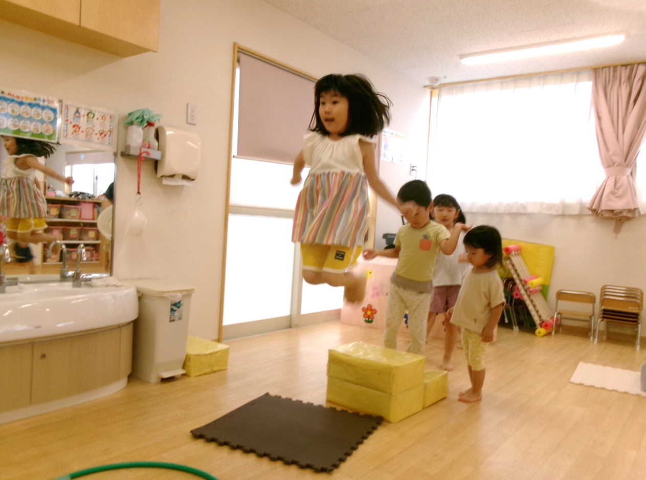 ピョーン!!見事な大ジャンプ(*≧∀≦*)