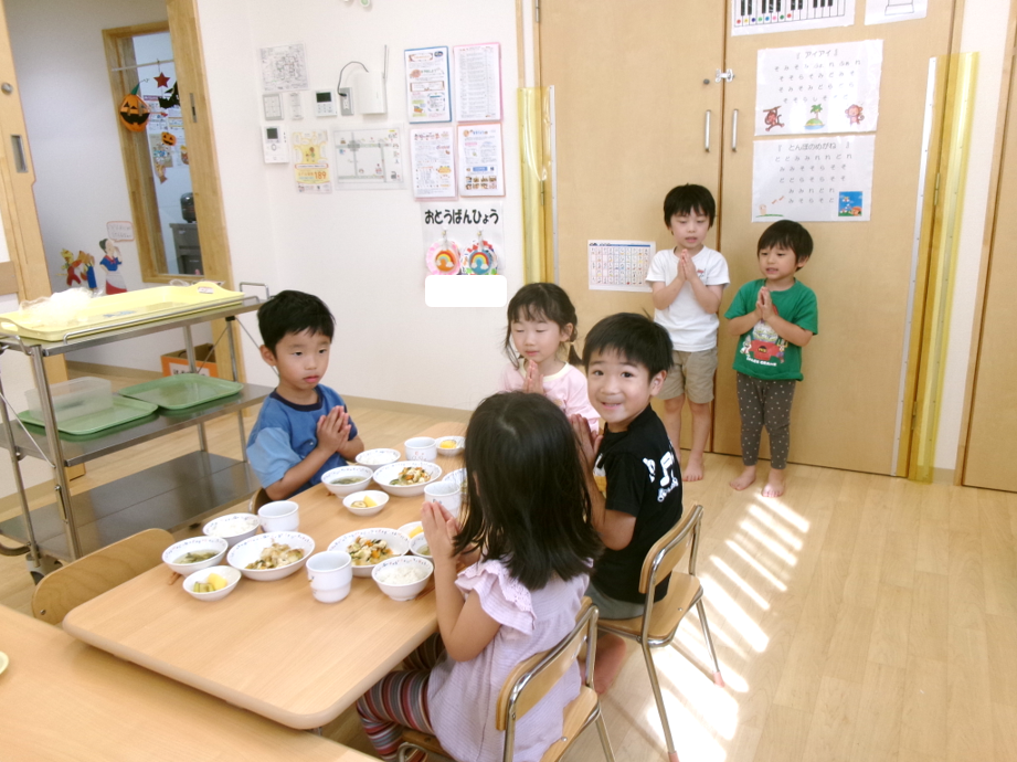 お当番さんの合図で、『いただきまーす』( ˶ˆ⤙ˆ˵ )