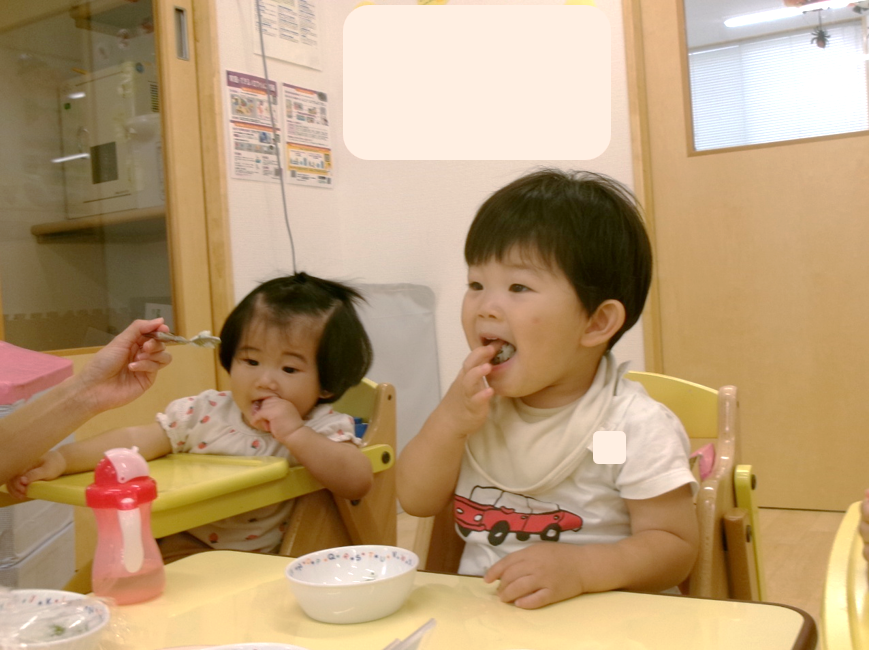 今日のおやつは、しらすとほうれん草のおにぎりでした( ˶ˆ⤙ˆ˵ )