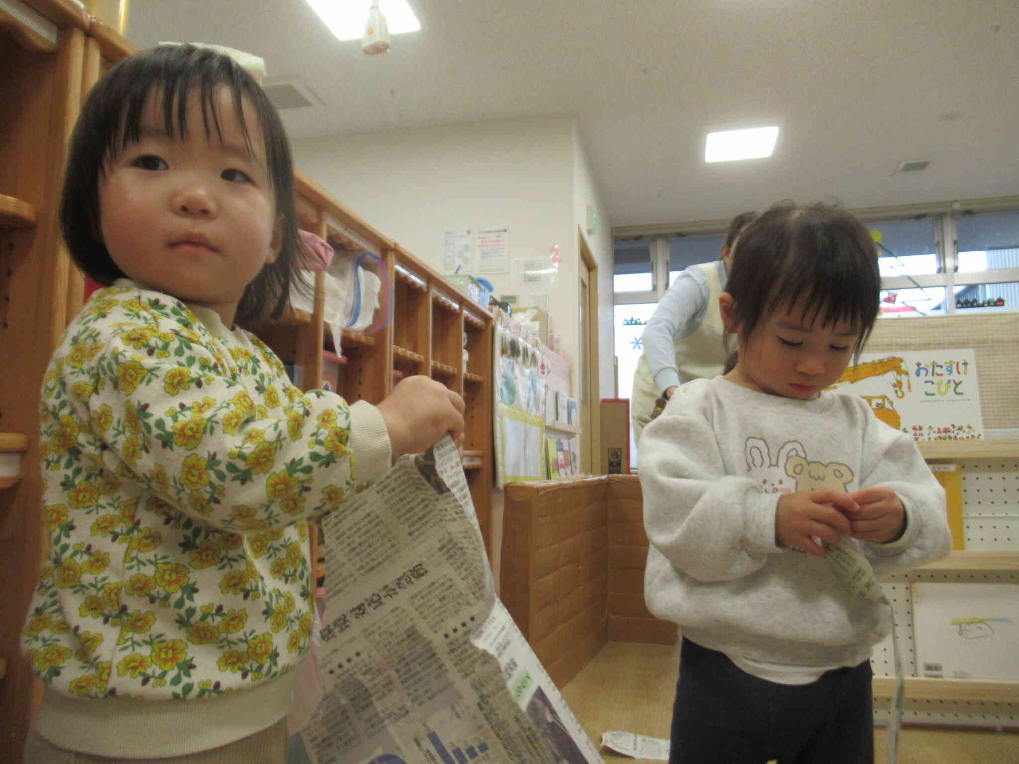 新聞紙であそぼう