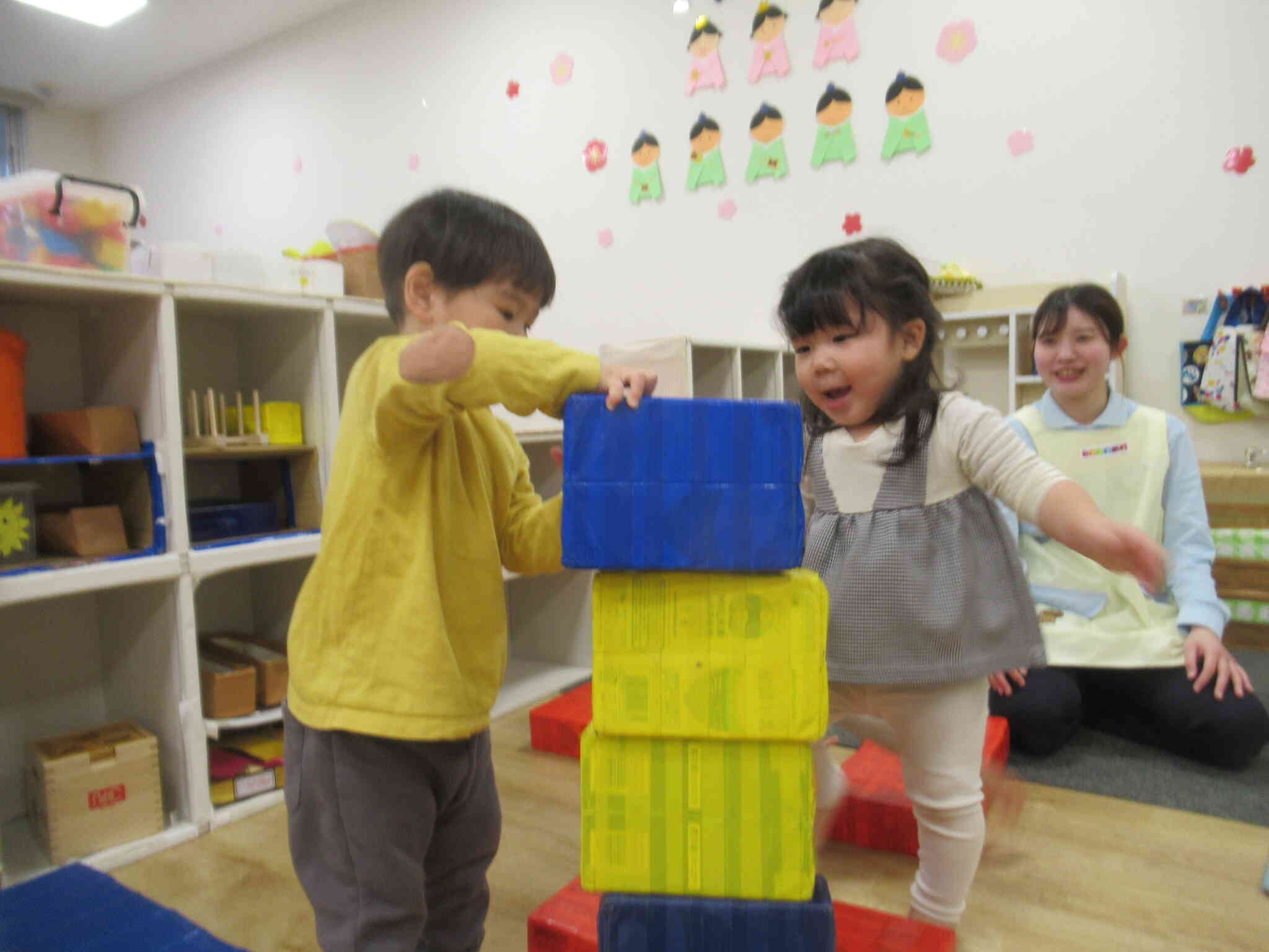 今度は たか～くたか～く できるかな？　... ぅわ～！　たかくなったね　 もっともーっと たかくなるかな？　そうだね ...　もっと高くしてみようよ！