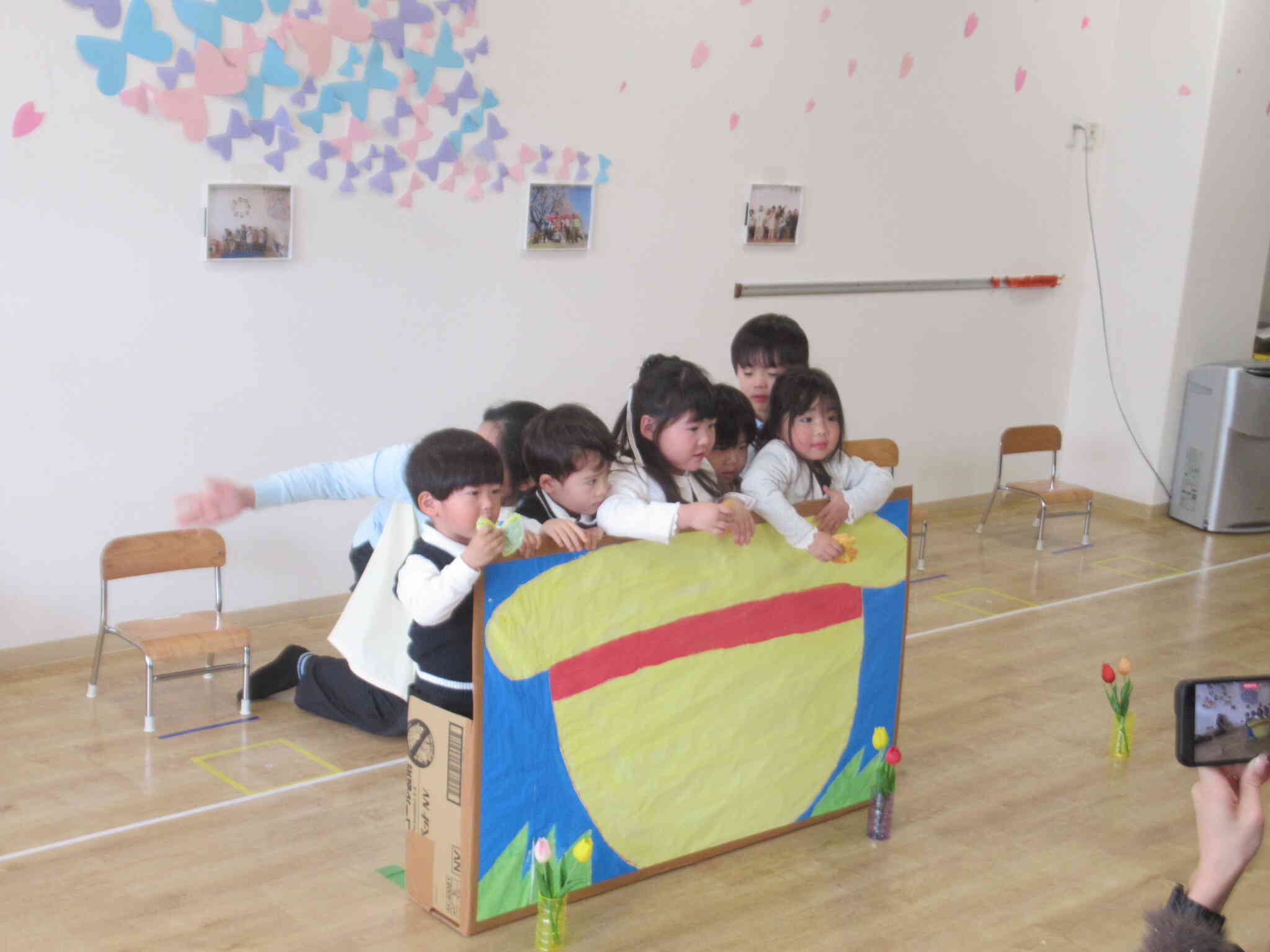 うた「 園長先生忘れっていった帽子 ♪ 」　...　　うさぎさん歌います