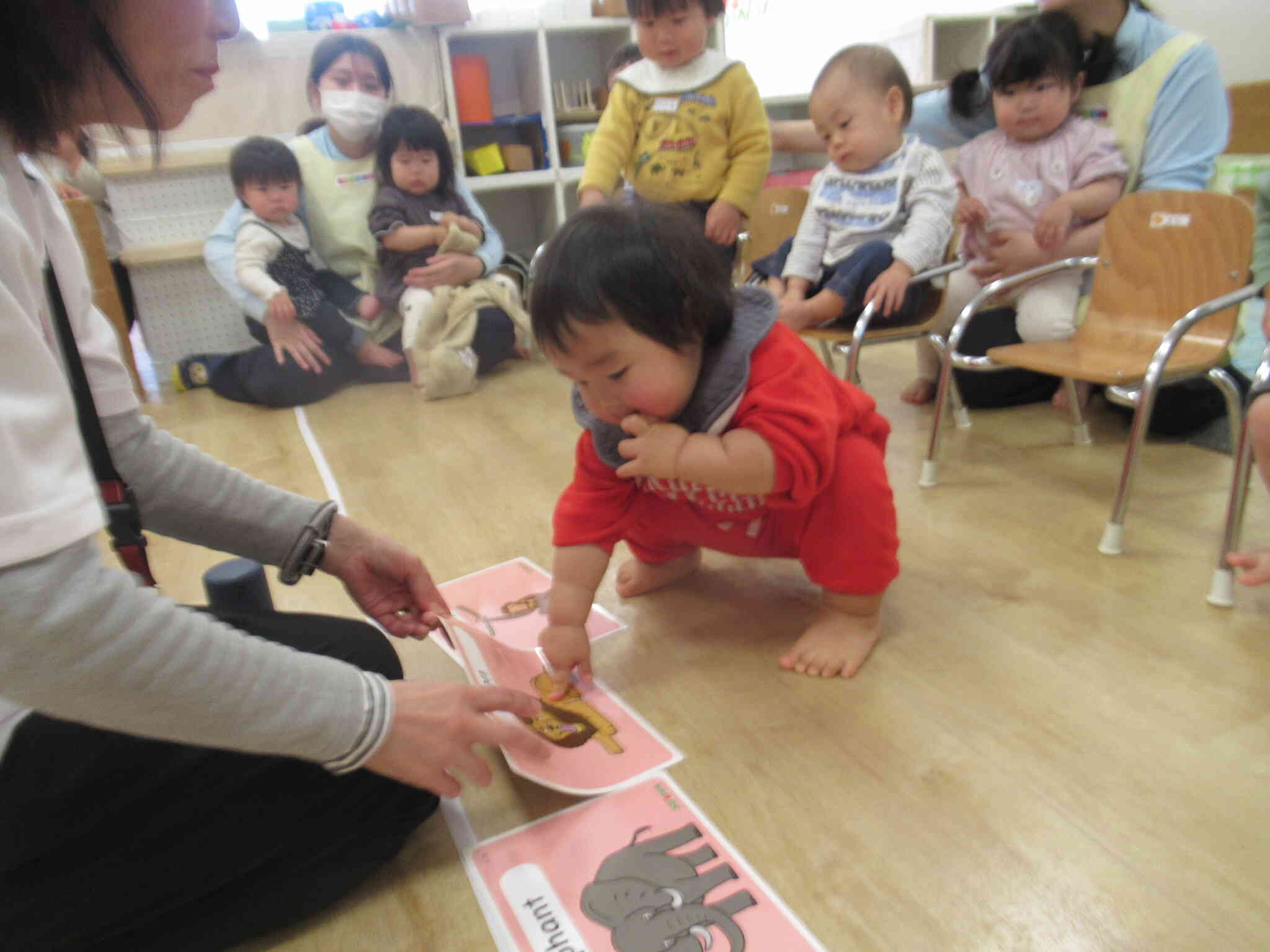 「ガオ～！」...　　どの動物の鳴き声かな？　え～っとね　これかな？　そう！ そだねそだね ...  ライオンだね