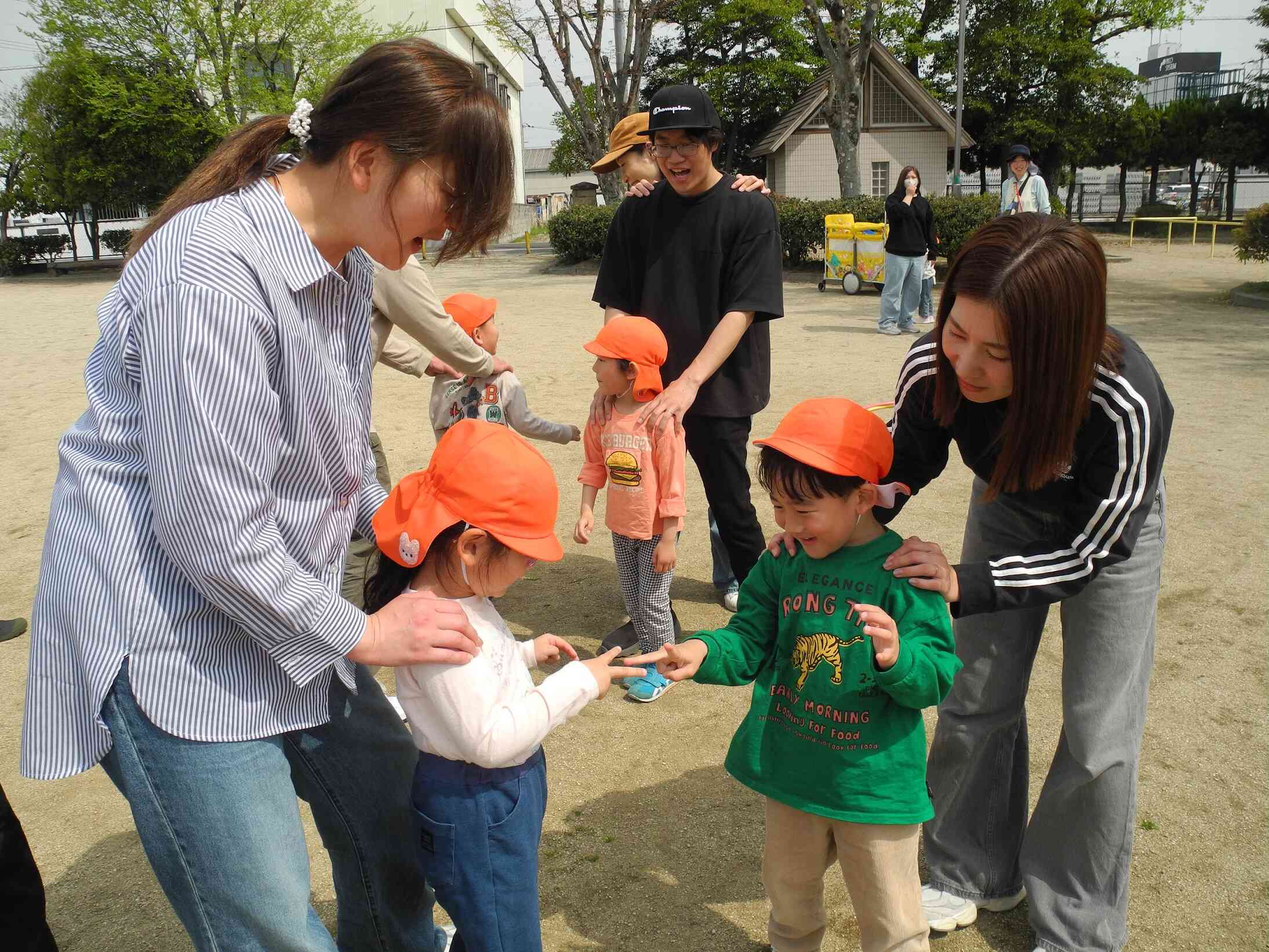 親子遠足に行って、公園で遊んだよ