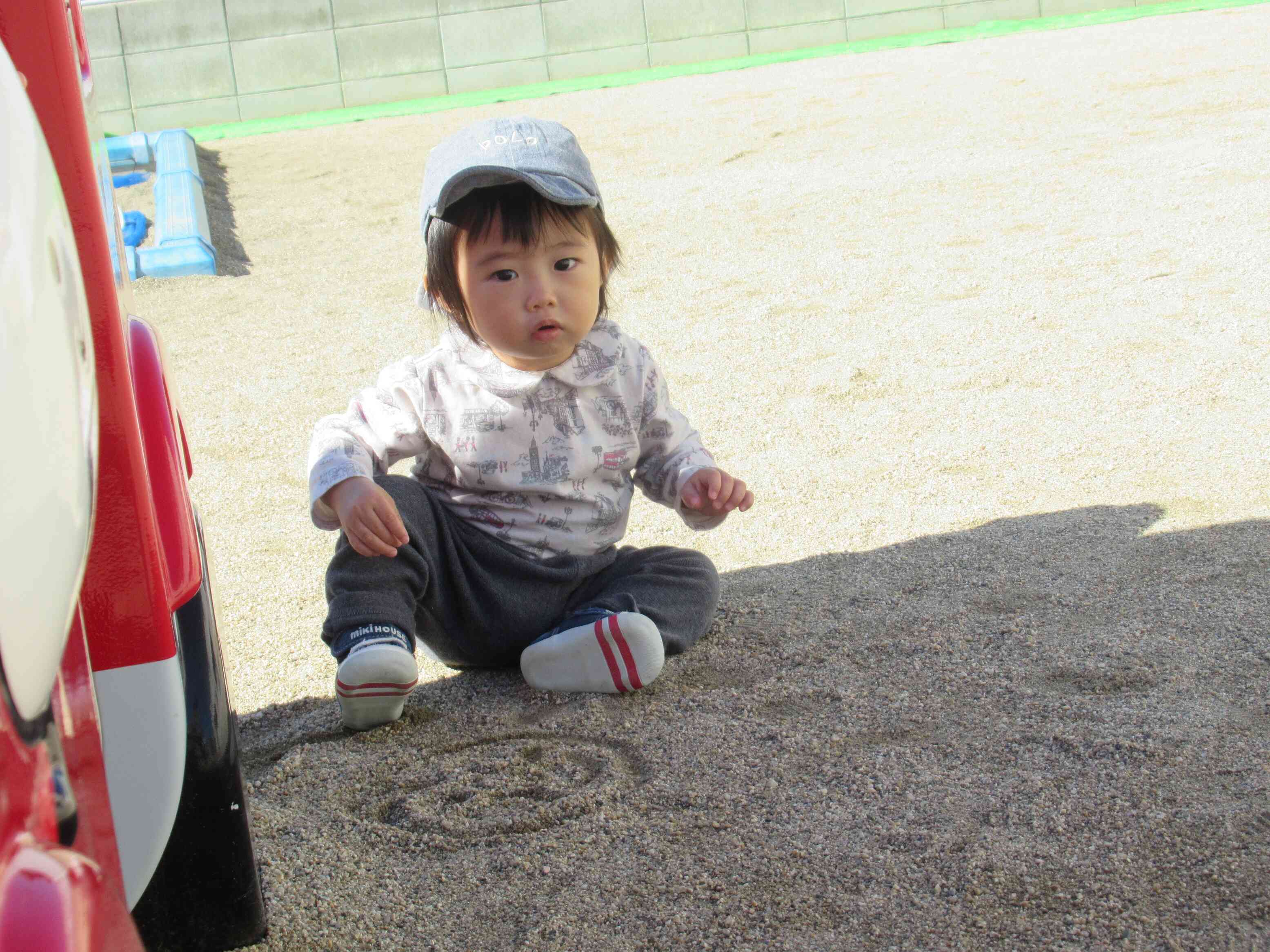 お絵描きしているのかな？