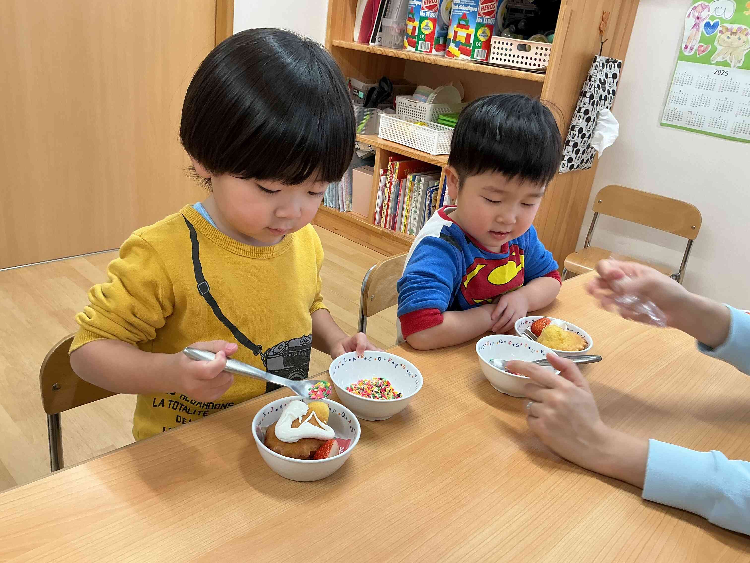 ケーキに飾り付けをしよう