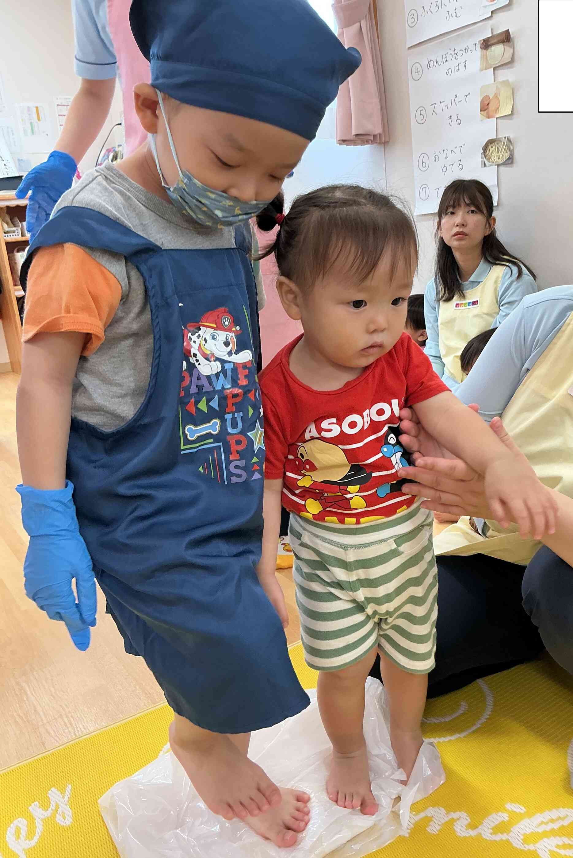 お兄さんやお姉さんと一緒に
