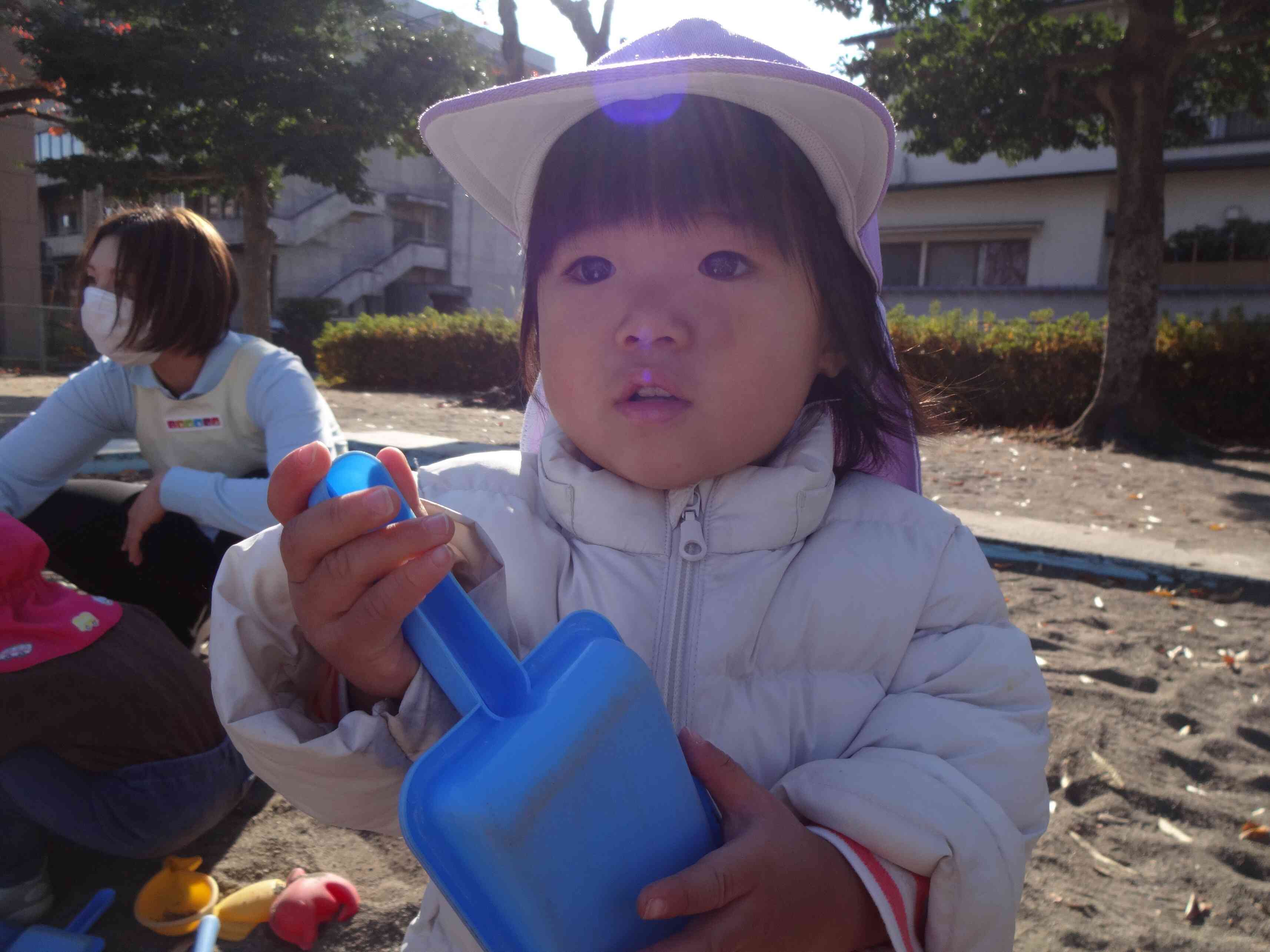 落ち葉やどんぐりで盛り上がります。