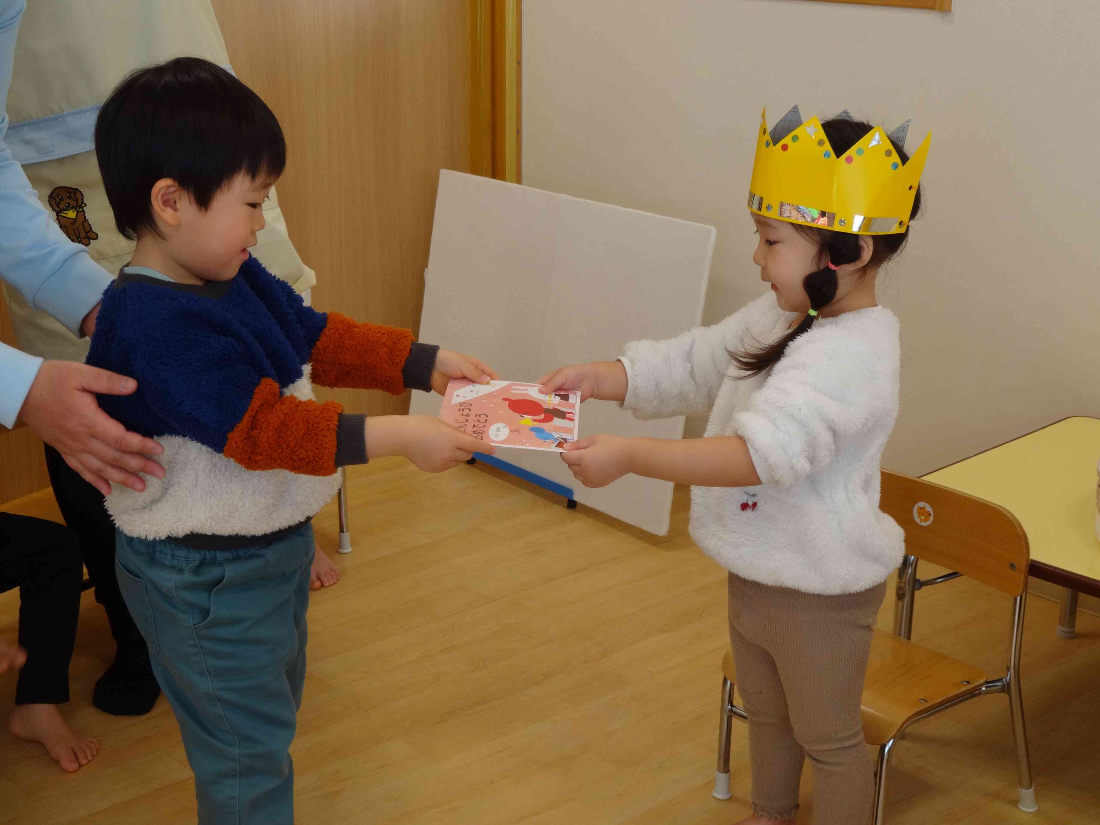 お誕生日カードをお友だちから受け取りました。