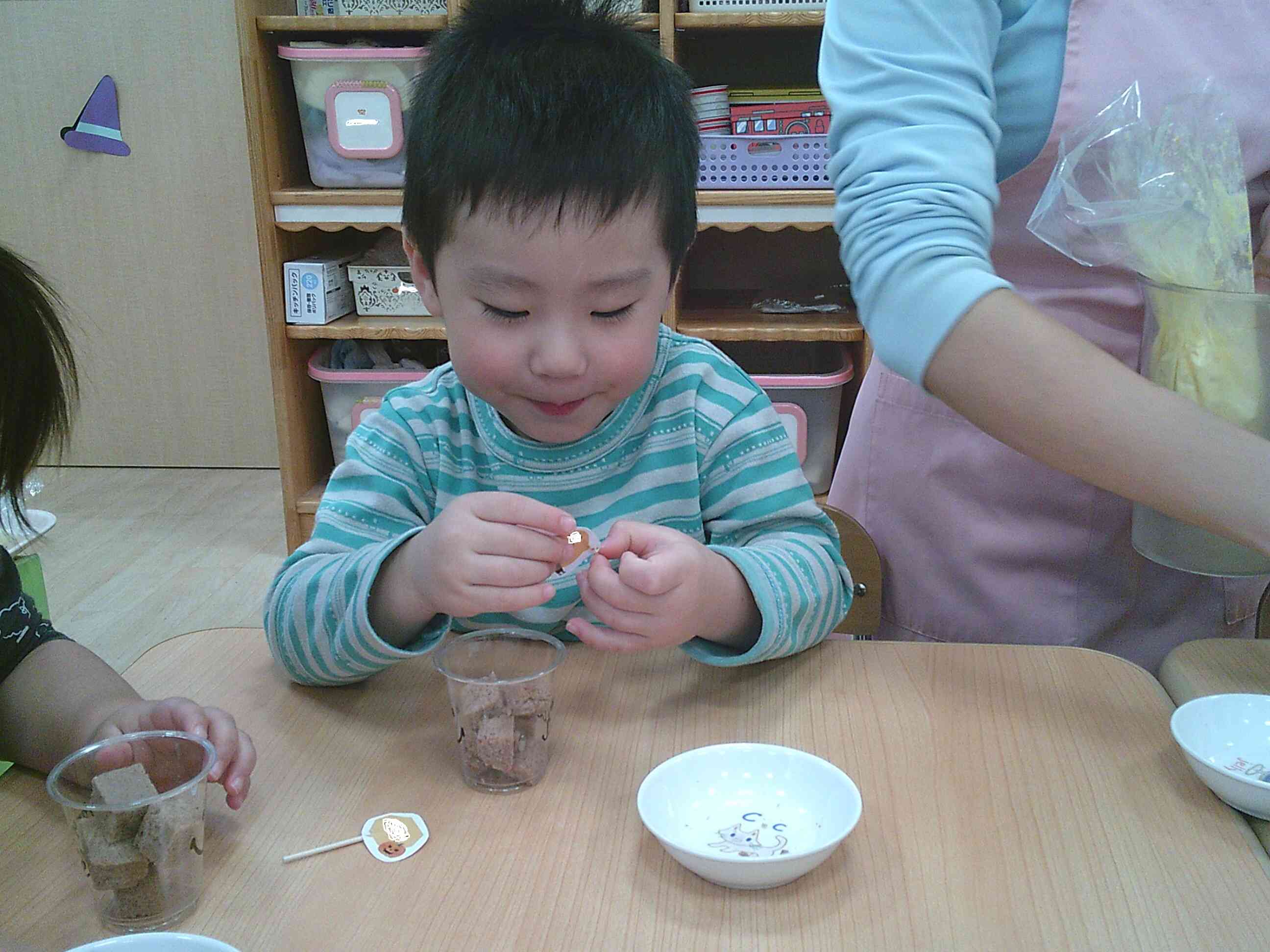 「おいしそう」と言いながら笑顔で盛り付けしていました!