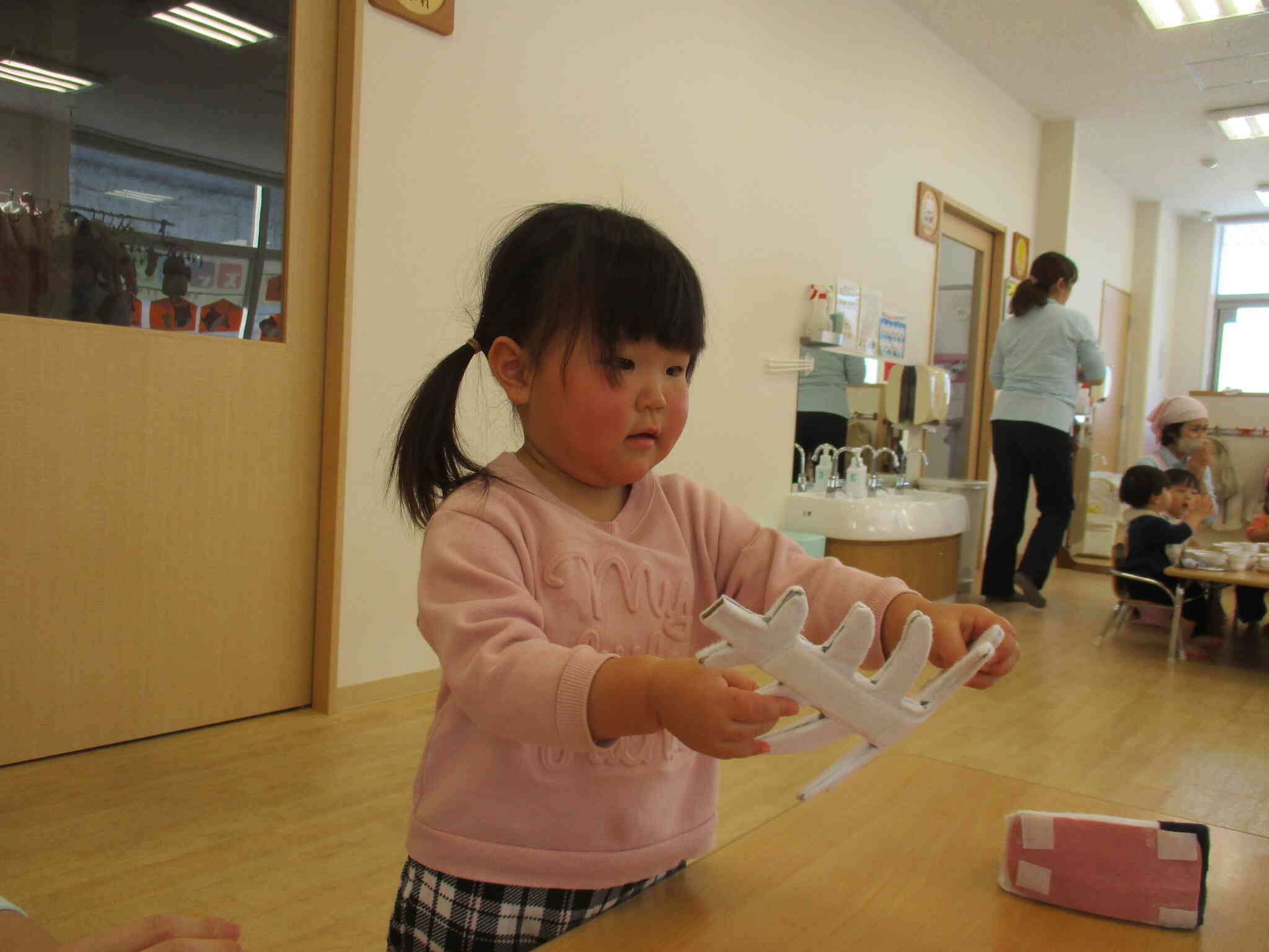 「みて！おおきなほね！」