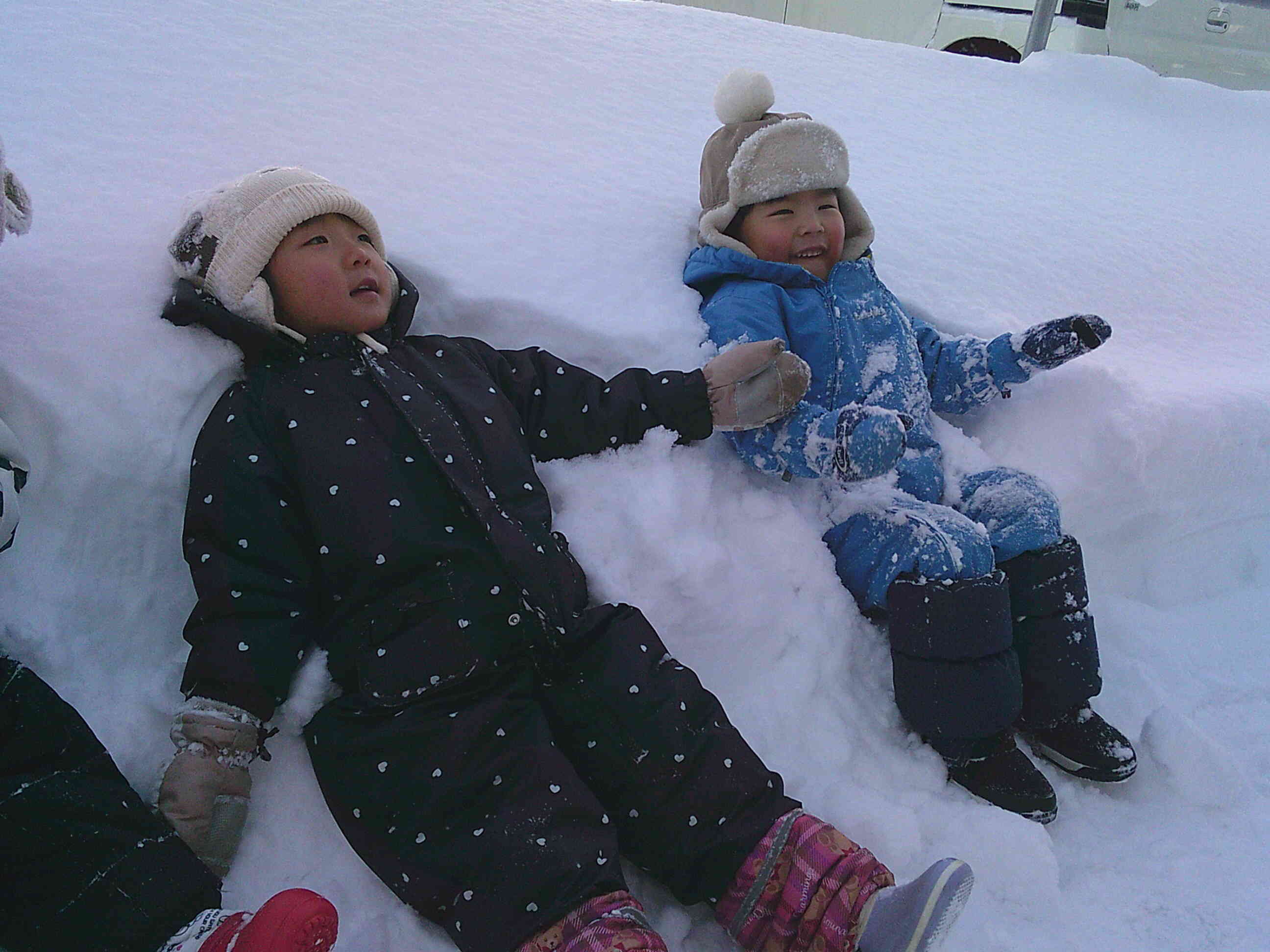 「雪の上って気持ち良いね」