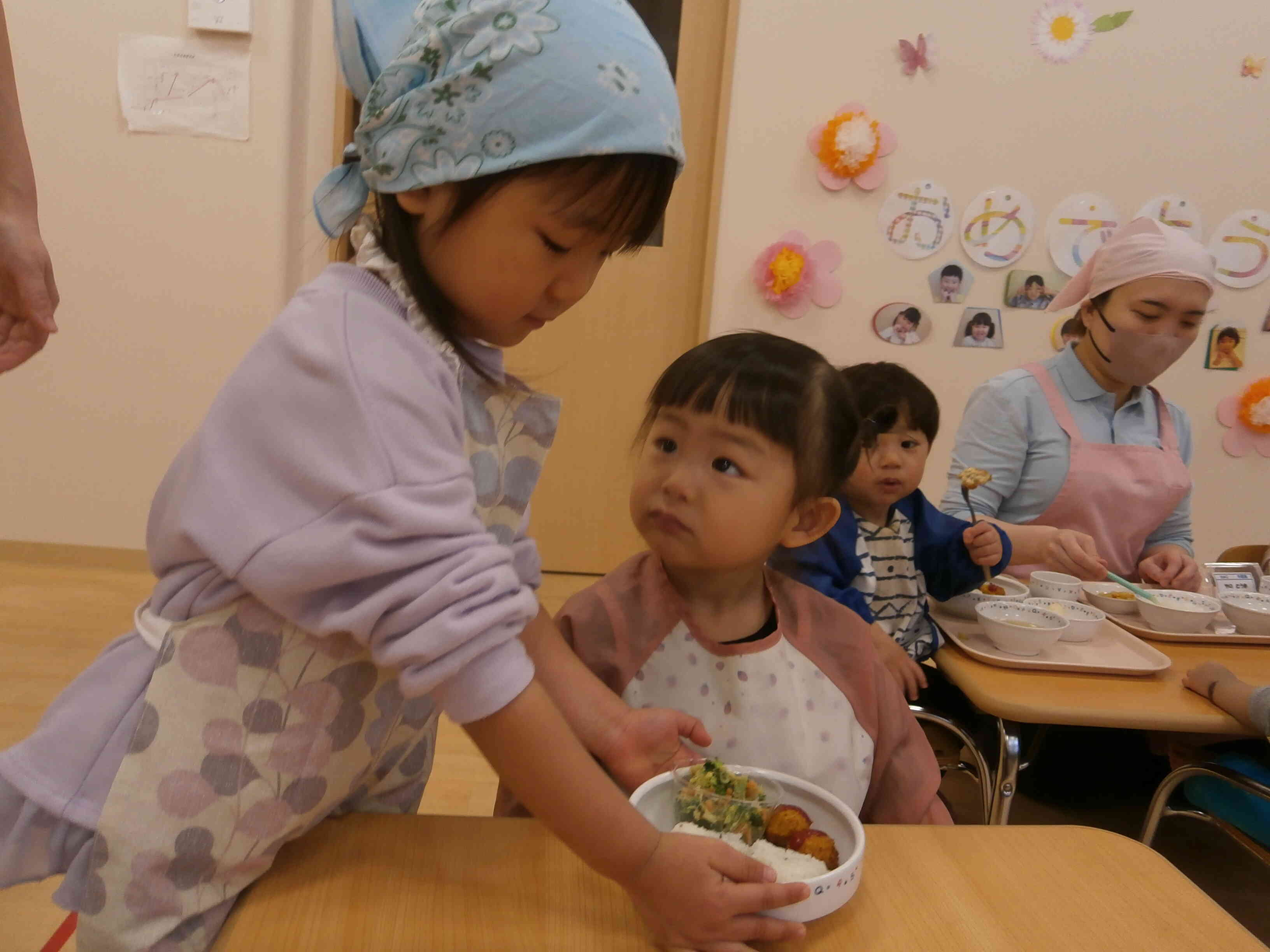 「はい、どうぞ！」