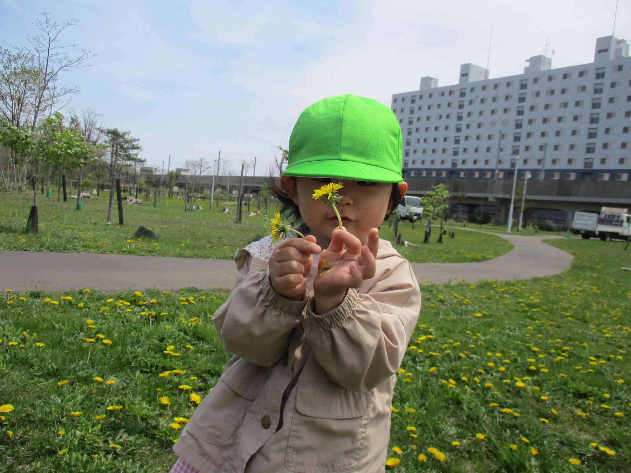 ２歳児うさぎ組　春のお散歩