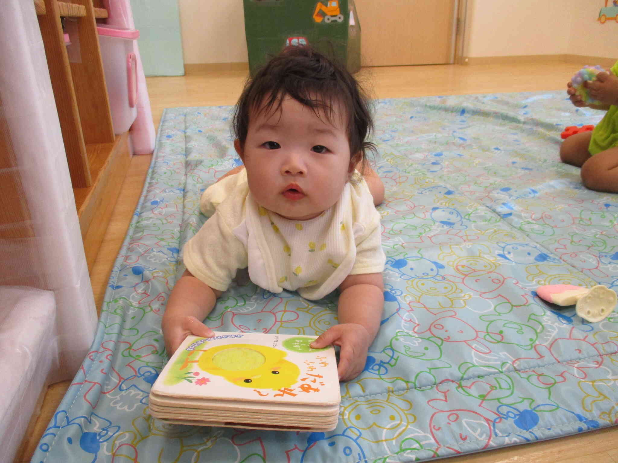 かわいいがいっぱい♪～0歳児ひよこ組の様子～