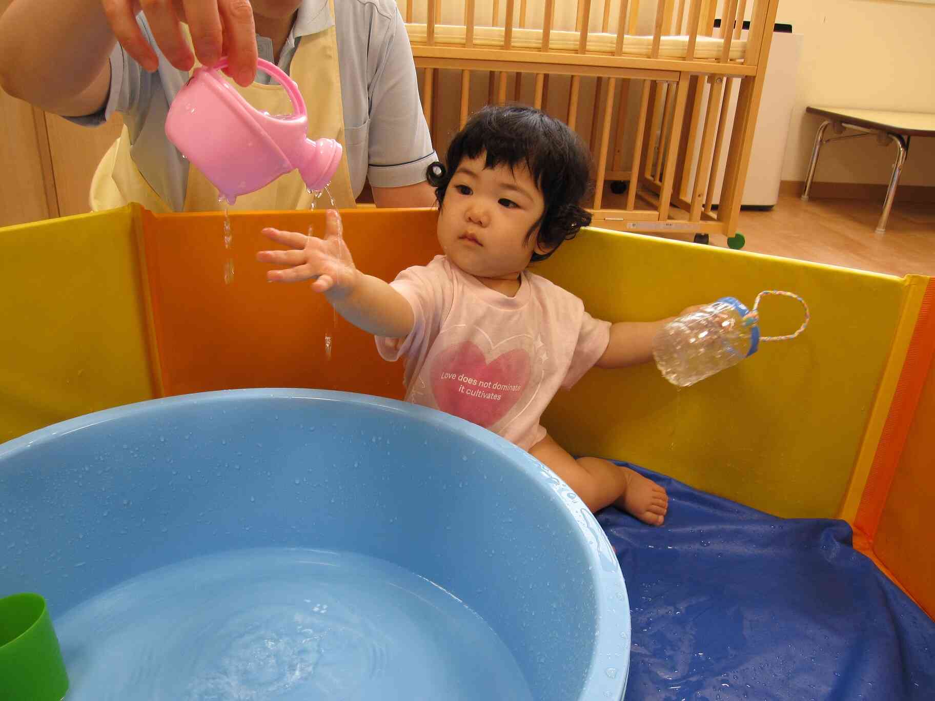 初めての水遊び