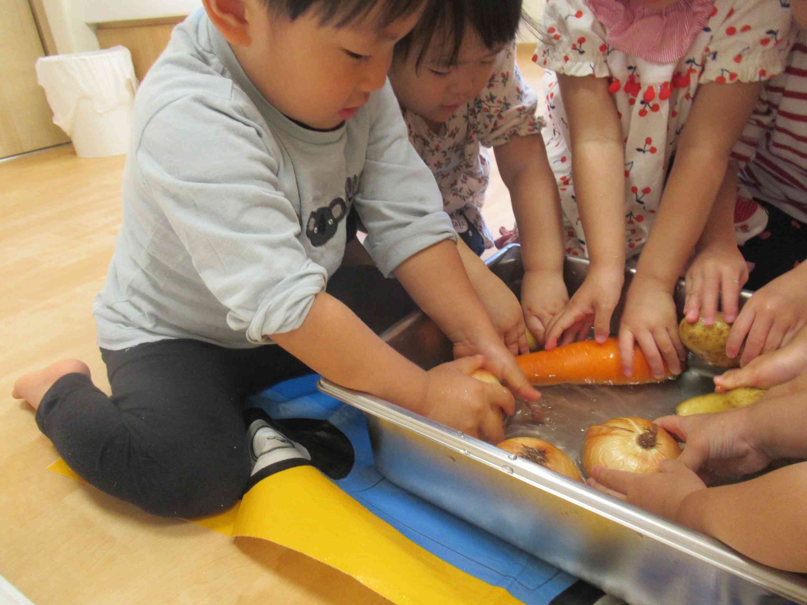 食育「カレーライスをつくろう！」(0歳児～２歳児)