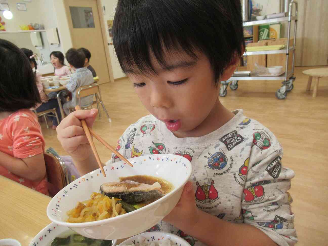 今日の給食は鮭でした！
